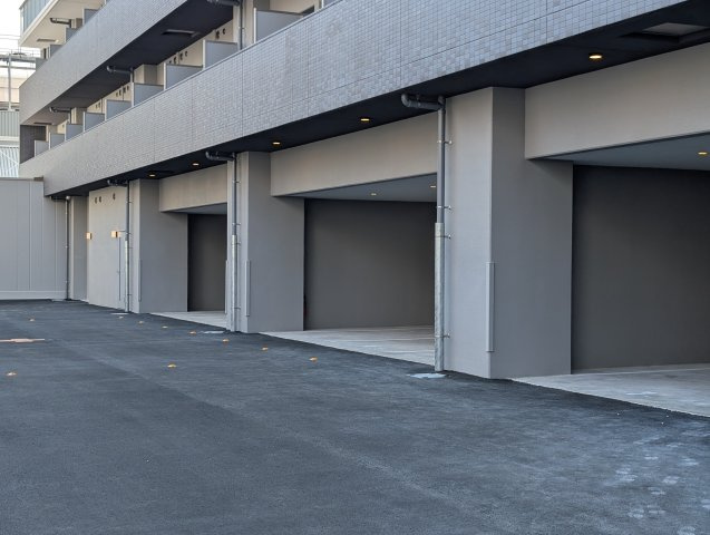 プレリス尼崎レーネヴィアの駐車場
