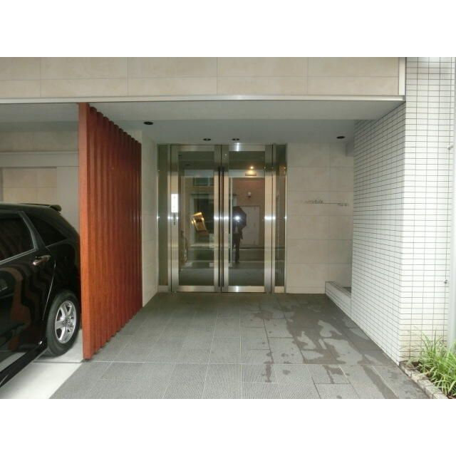Verre森下のエントランス