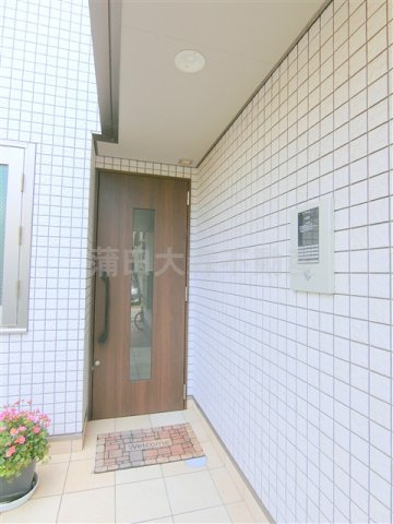 メゾンドレスポワールのエントランス|TVモニター付オートロック　エントランス