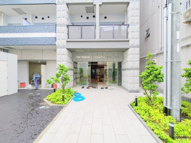 フォーリアライズ難波南レーヴ　仲介手数料無料のエントランス