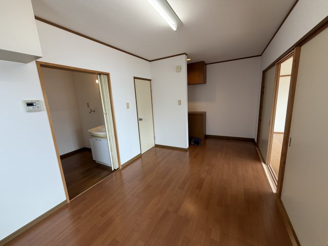 熱海市　田原本町の居間・リビング|玄関・リビングダイニング