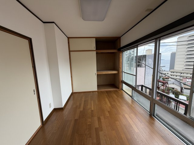 熱海市　田原本町の洋室|南向きの洋室