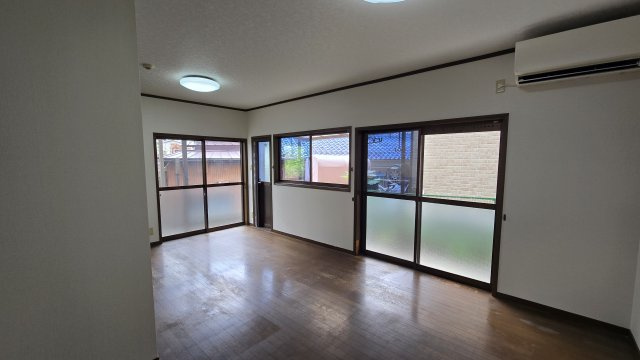 吉永東代戸建ての居間・リビング