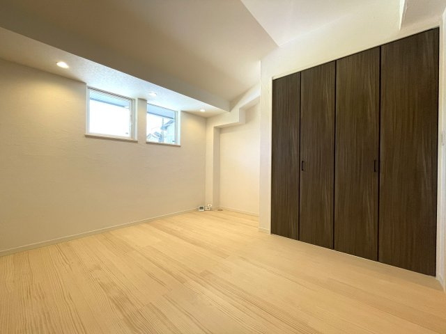 【商談中】京都市左京区岩倉長谷南の洋室|2階の約7.2帖の洋室。クローゼットつき。お子様の個室などにぴったりです！