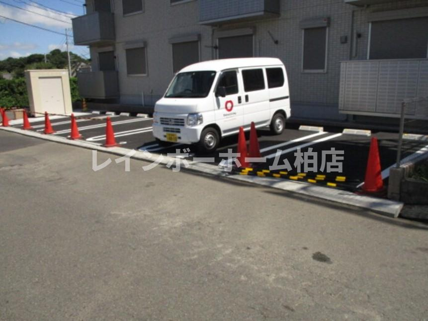 仲介手数料（賃料の1.10ヵ月）の50％OFF対象物件！の駐車場|駐車場があるので、車を買う予定の方も安心です