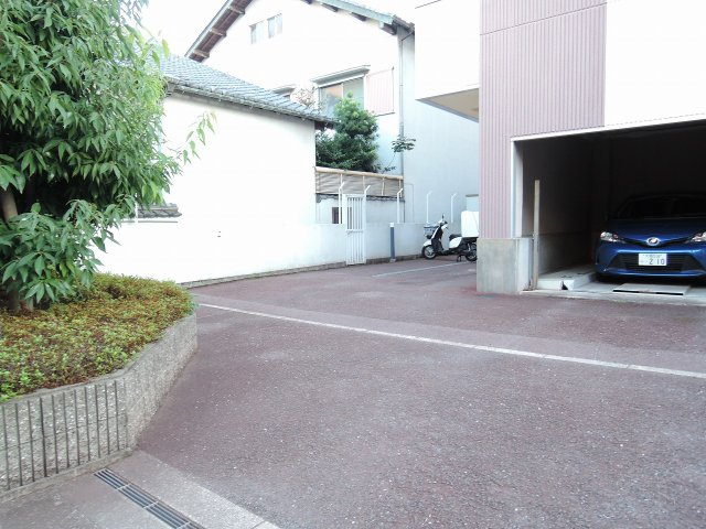 ヴィラージュ城北のエントランス