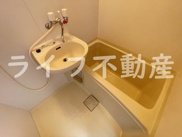 武田ビルの浴室|きれいなお風呂です