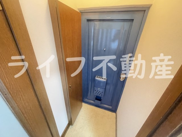 武田ビルの玄関|収納もある玄関です