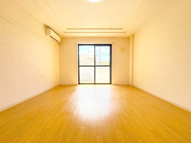 熊本市北区龍田陳内３丁目のアパートの居間・リビング|洋室