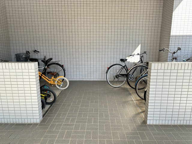 ☆敷地内屋根付き駐輪場☆