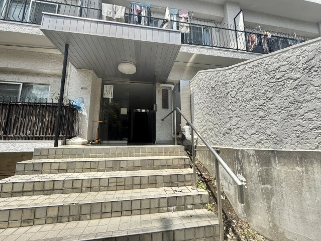 北沢マンションの外観|2026.06.06撮影

現地ご見学希望・資料請求などお気軽にお問い合わせ下さい！
03-5990-5201
