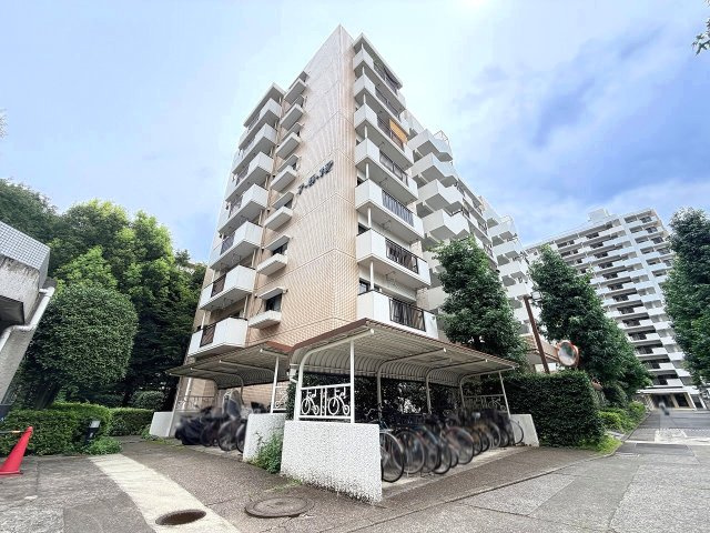 【外観】 | 光が丘パークタウン春の風公園街（成増店） | 緑に囲まれた癒やしの住環境。光が丘パークタウン春の風公園街で、四季を感じる暮らし。