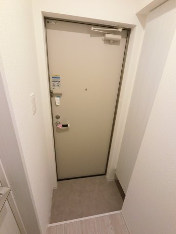 ジーメゾン千葉村田町ヘルミ の玄関