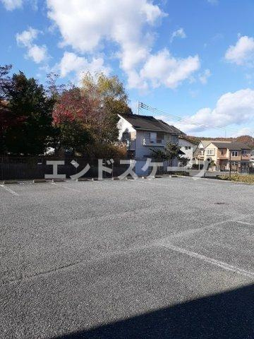ボヌール発京の駐車場|高崎、前橋のお部屋探しはエンドスケープまで！お客様の理想お聞かせ下さい♪