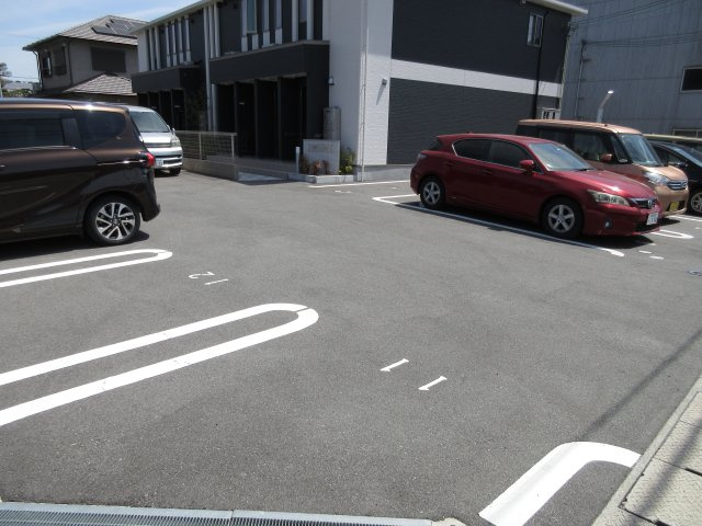 ウィステリアの駐車場