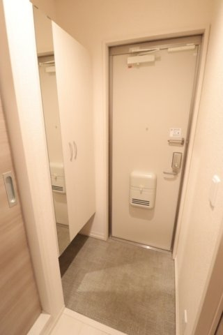 プルミエール大宮七里 Ａの玄関