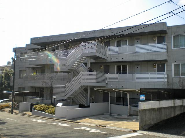 川崎市多摩区三田１丁目の賃貸マンションの外観