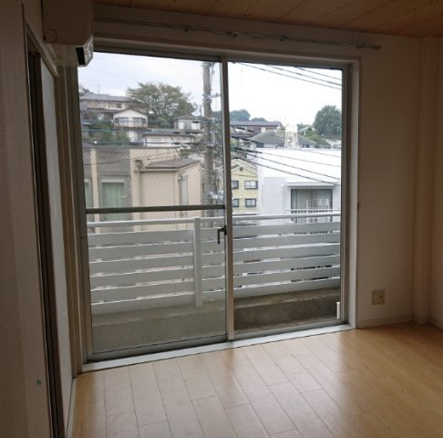 川崎市多摩区三田１丁目の賃貸マンションのバルコニー