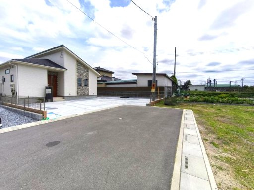 行田市谷郷　平屋住宅の前面道路含む現地写真