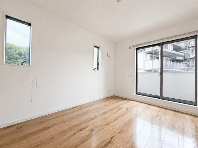【洋室】 | ◆保土ヶ谷区岩井町　中古戸建◆ | ◆子どものスタディ空間として、あるいは書斎やホビールームとして生活スタイルに合わせて使えるプライベートルーム。居心地のいい落ち着いたインテリアが似合います。