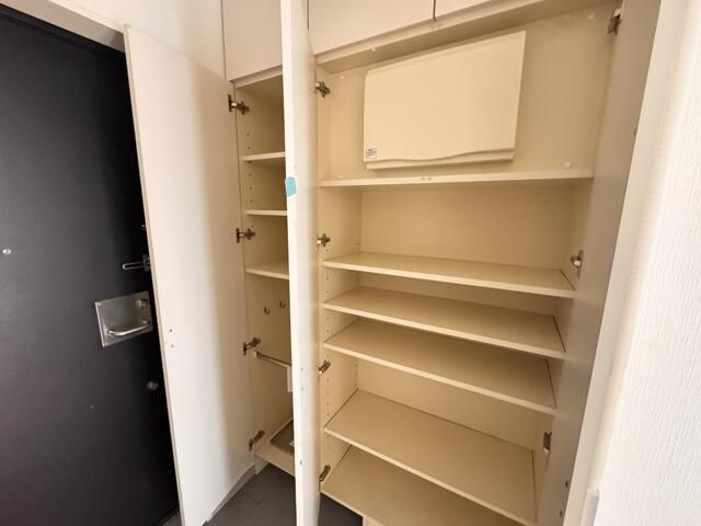 エルフレア駒沢の玄関