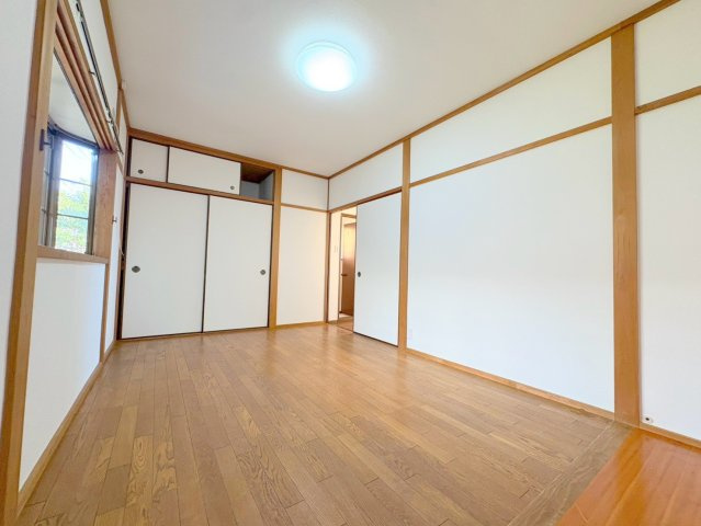 御殿山2丁目貸家の洋室|使い勝手のいい洋室です