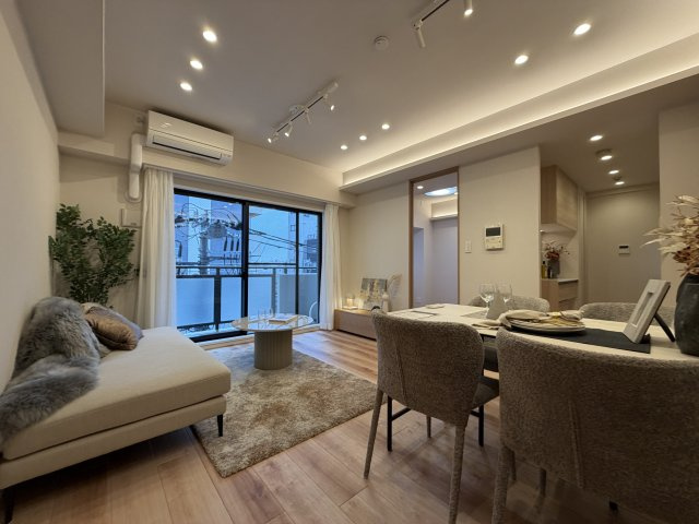 杉並区高円寺南４丁目の中古マンションの居間・リビング