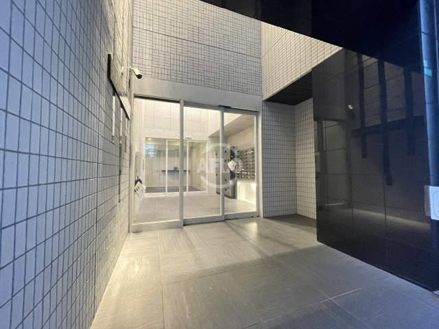 ボンジュールアマデウス　磯路小学校のエントランス|ボンジュールアマデウス　エントランス