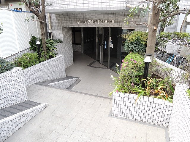 LIONS PLAZA HAKUSANのエントランス
