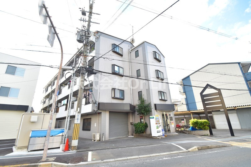 ワイズシステムビルの外観