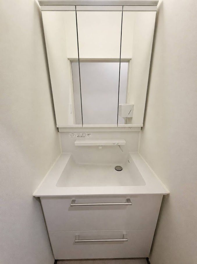 売中古戸建　焼津市小川新町５丁目の独立洗面台|1F洗面台はリフォーム済なのでとても綺麗です！