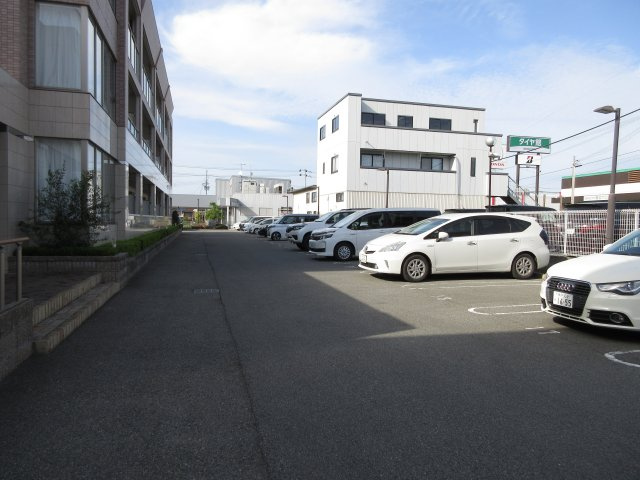 メゾン・ド・ミレ・オの駐車場