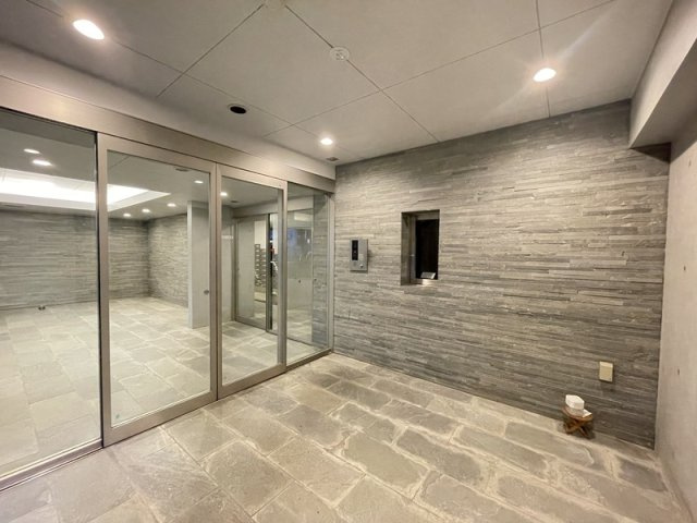 川崎市麻生区高石３丁目の賃貸マンションのエントランス
