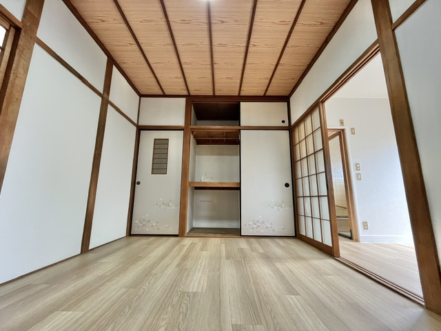 河内長野市喜多町貸家の洋室