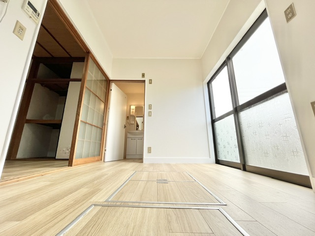 河内長野市喜多町貸家の居間・リビング