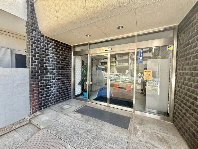 松見坂武蔵野マンションのエントランス|2026.08.07撮影

現地ご見学希望・資料請求などお気軽にお問い合わせ下さい！
03-5990-5201