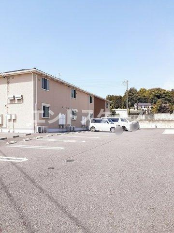 メゾン　フローラＢの駐車場|高崎、前橋のお部屋探しはエンドスケープまで！お客様の理想お聞かせ下さい♪