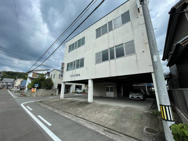 マイルドビルの駐車場