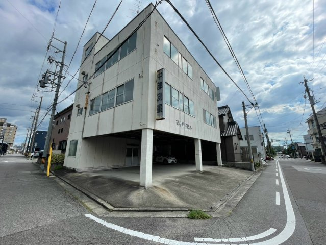 マイルドビルの駐車場