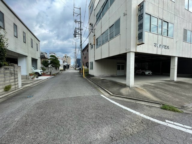 マイルドビルの駐車場