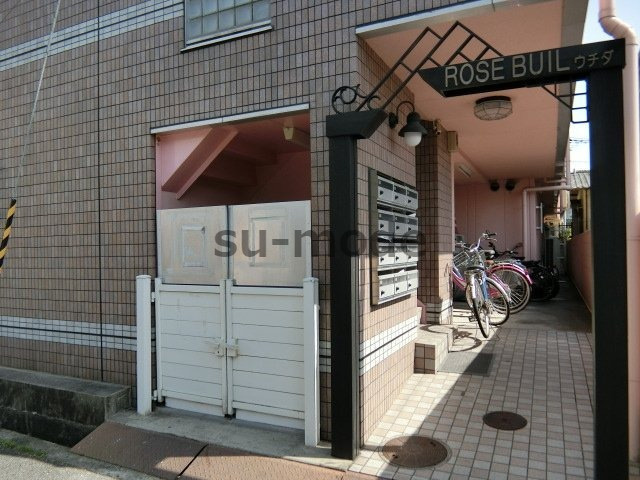 ローズビルウチダのエントランス