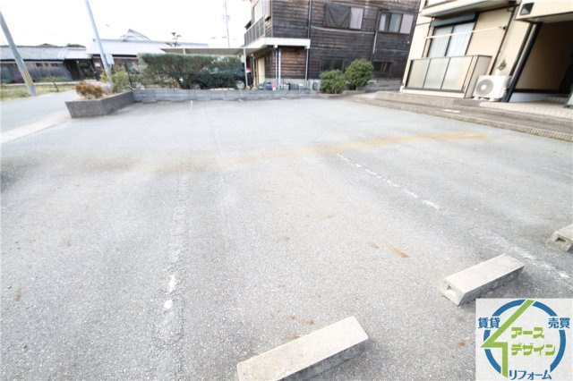 プレミールトモの駐車場