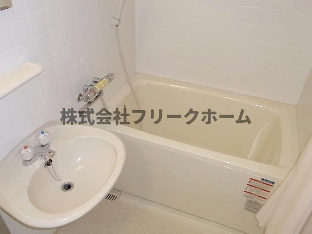 小金井市梶野町４丁目の賃貸マンションの浴室