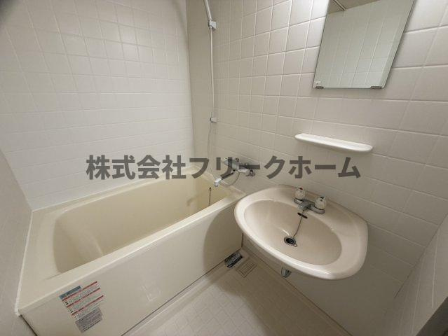 小金井市梶野町４丁目の賃貸マンションの浴室