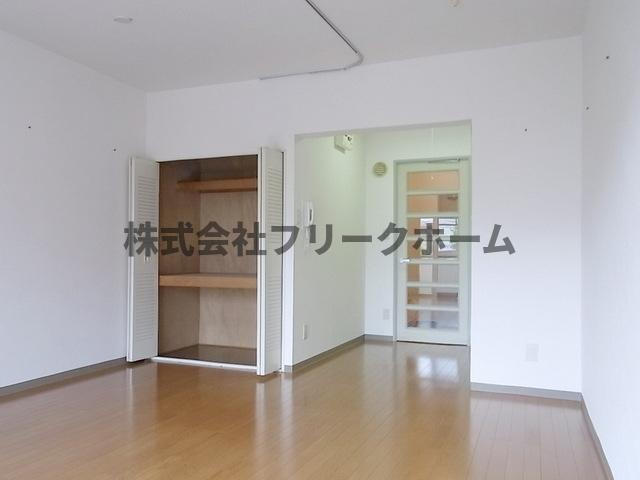 小金井市梶野町４丁目の賃貸マンションの居間・リビング