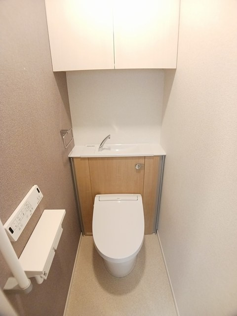 京都市南区久世殿城町のアパートのトイレ