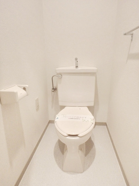小金井市中町３丁目の賃貸マンションのトイレ