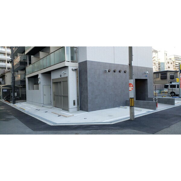 THE RESIDENCE Sの駐車場