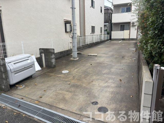 ウィングス垂水の駐車場