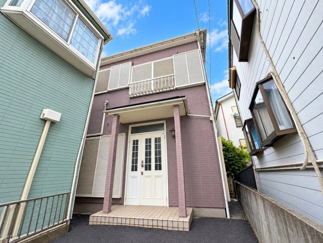 【外観】 | ◆保土ヶ谷区常盤台　中古戸建◆ | ◆一戸建てを中心とした街並みが整然と続き、周辺は高い建物が建っていないので、緑の多い閑静な趣を感じる環境です。街並みや周辺環境も重要なポイントです！！
